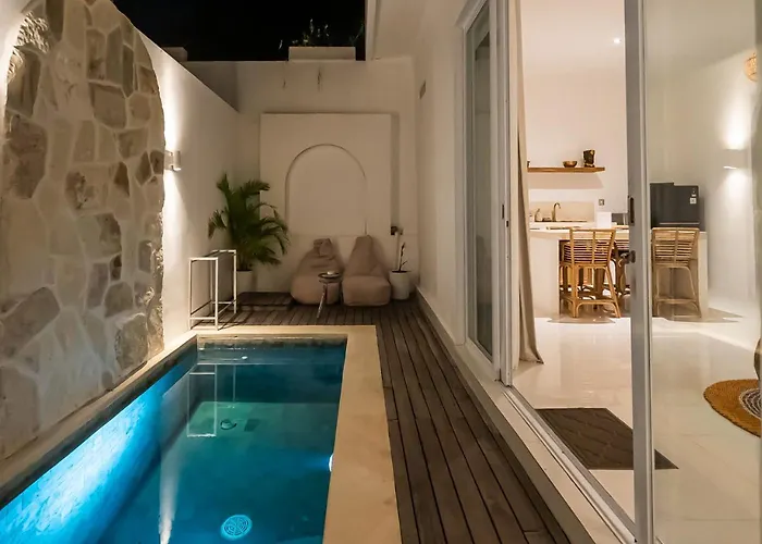 Grega Padang Padang Uluwatu (Bali)
